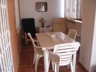 Se alquila bonito apartamento de 2 hab con terraza soleada a 5 min andando de la playa